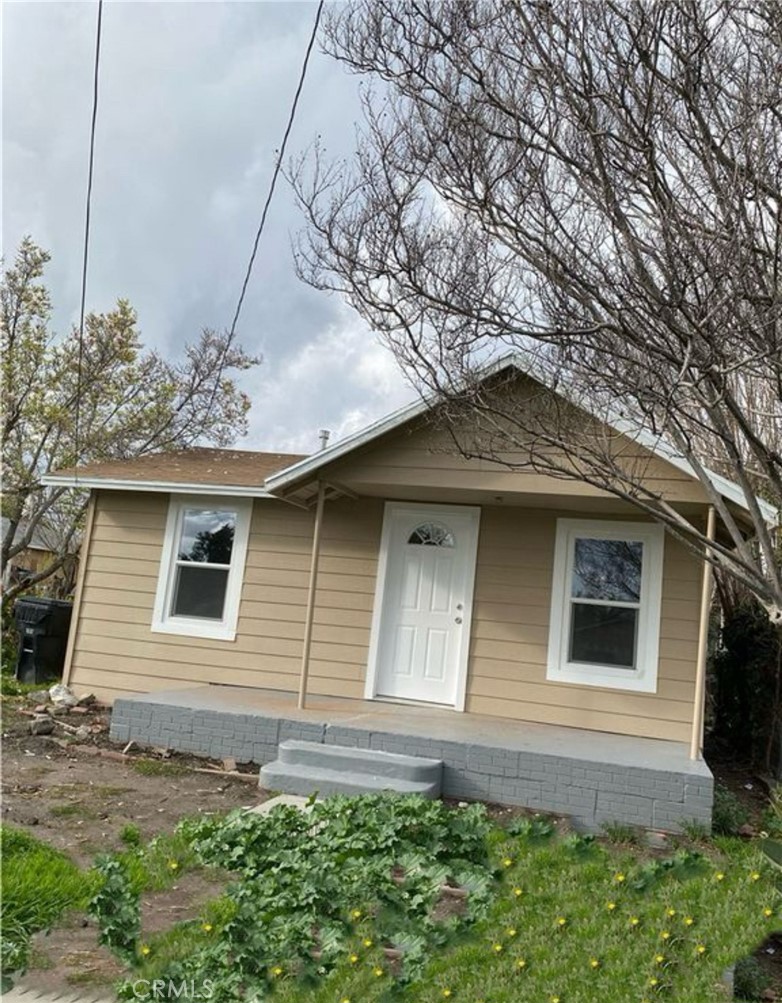 Beautiful Duplex located in San Bernardino, 5 bedrooms, 2 bathrooms. First unit consists of 3 bedrooms, 2 bathrooms. The second unit consists of 2 bedrooms, 1 bathroom and has been remodeled with new bathrooms, new kitchen, new paint, new flooring, and more! Located close to shopping, schools, freeways. ***First unit was burned down, permits are approved and ready to rebuild the first unit .*** The architect drawing completed for the burnt-down unit and permits are pulled.