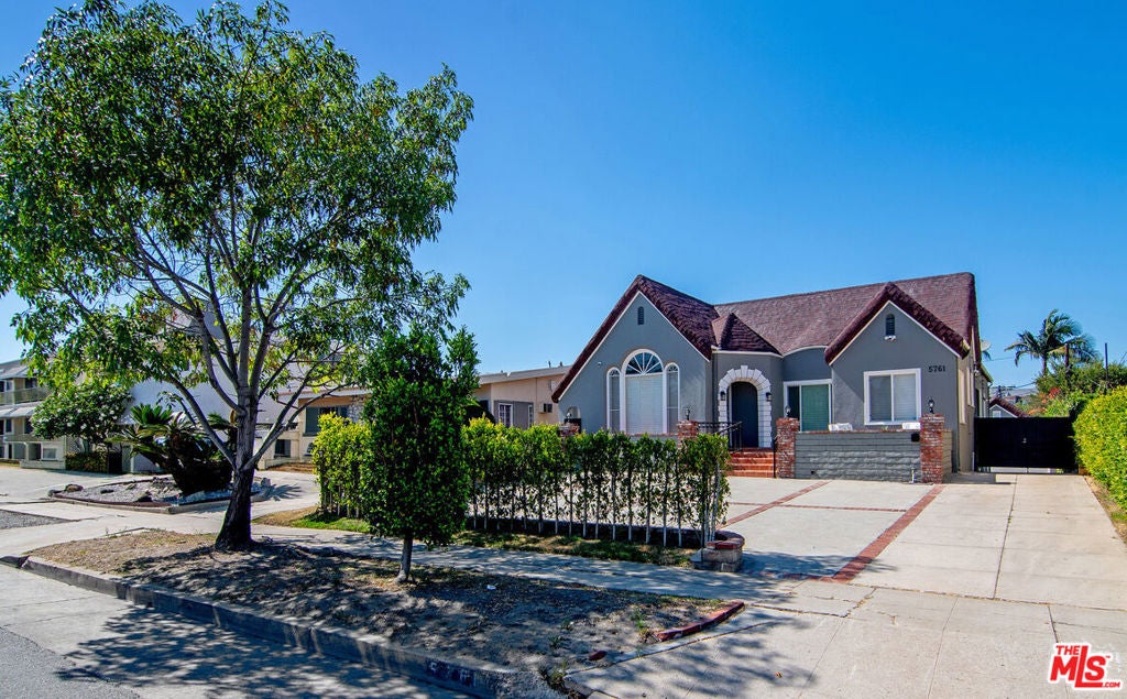 5761 W Olympic Boulevard, Los Angeles CA 90036