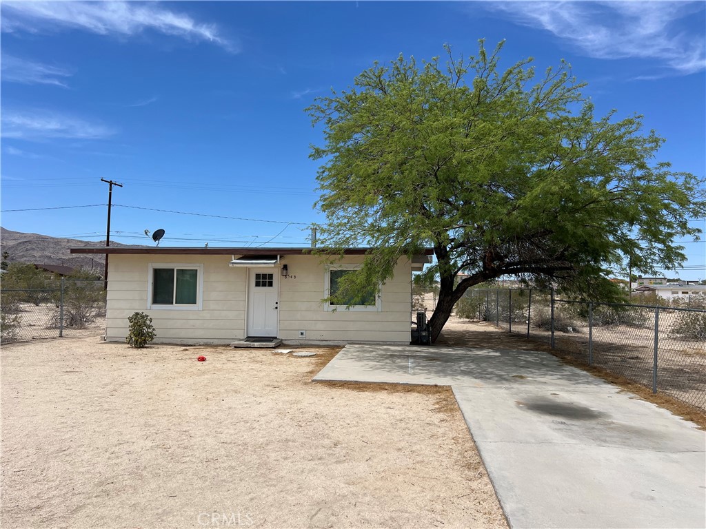 Updated and move-in ready, this 2-bedroom, 1-bath home in Twentynine Palms offers a smart layout across 780 square feet of living space. Set on a 6,642 square foot lot, the property provides just enough room for outdoor enjoyment while remaining easy to maintain. Recent improvements bring a fresh, clean feel to the interior, making it a great option for first-time buyers, long-term investors, or those looking for a weekend getaway.
Located minutes from the east entrance of Joshua Tree National Park, this home is close to hiking, climbing, and stargazing opportunities that draw visitors from around the world. The nearby Farmers Market, Tortoise Rock Casino, and events at the historic Smith’s Ranch drive-in offer unique local flavor. With a growing arts scene and new businesses opening downtown, Twentynine Palms continues to evolve as a vibrant desert destination.