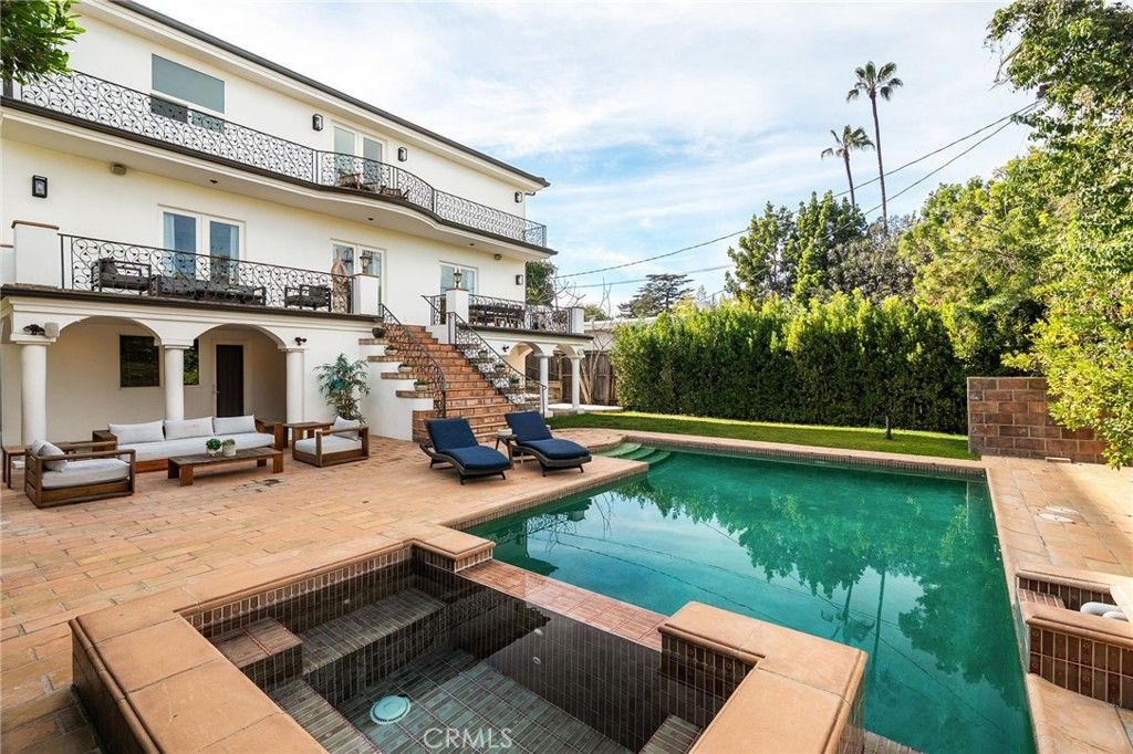 Photo of 13045 Greenleaf Street, Studio City, CA 91604 (MLS # SR26014947)