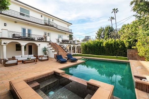 Photo of 13045 Greenleaf Street, Studio City, CA 91604 (MLS # SR26014947)