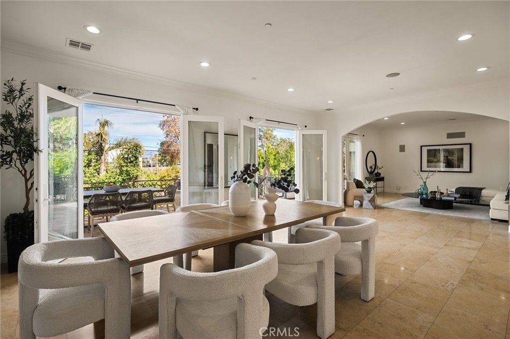 Photo of 13045 Greenleaf Street, Studio City, CA 91604 (MLS # SR26014947)