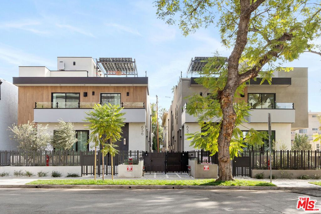 Photo of 656 Huntley Drive #102, West Hollywood, CA 90069 (MLS # 25491769)