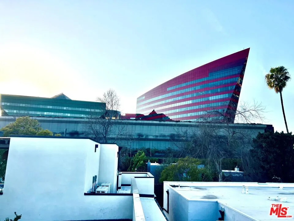 West Hollywood, California 90069, United States, 3 Bedrooms Bedrooms, ,3 BathroomsBathrooms,Residential,Active,9709