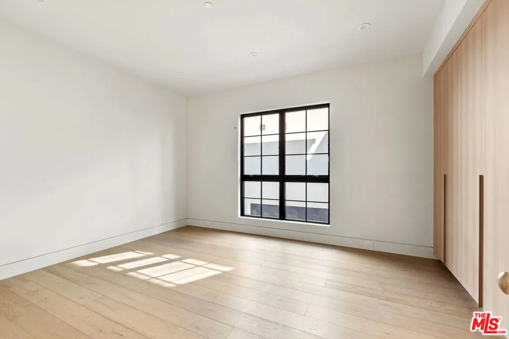 West Hollywood, California 90069, United States, 3 Bedrooms Bedrooms, ,3 BathroomsBathrooms,Residential,Active,9709