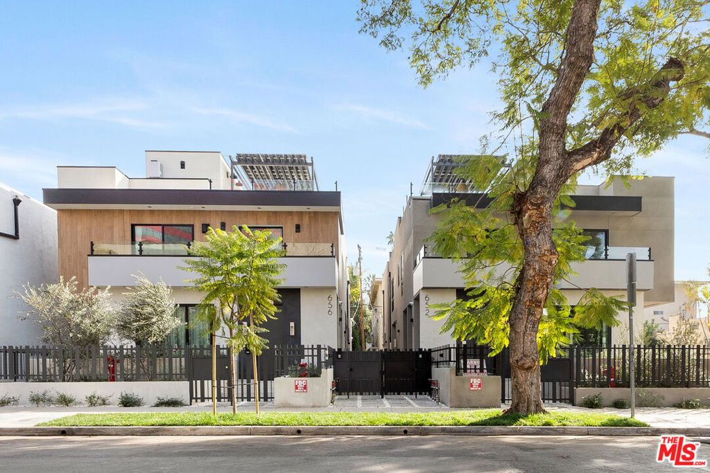 Photo of 656 Huntley Drive #102, West Hollywood, CA 90069 (MLS # 25491769)