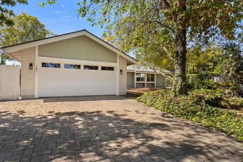 761 Rocking Horse Rd, Vista, CA 92081 - MLS#: 260006962SD