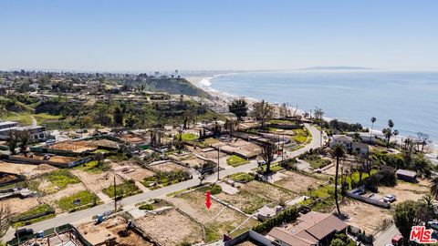 Photo of 353 N Las Casas Avenue, Pacific Palisades, CA 90272 (MLS # 26664131)