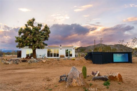 Photo of 1571 Covelo Avenue, Yucca Valley, CA 92284 (MLS # SR26074064)