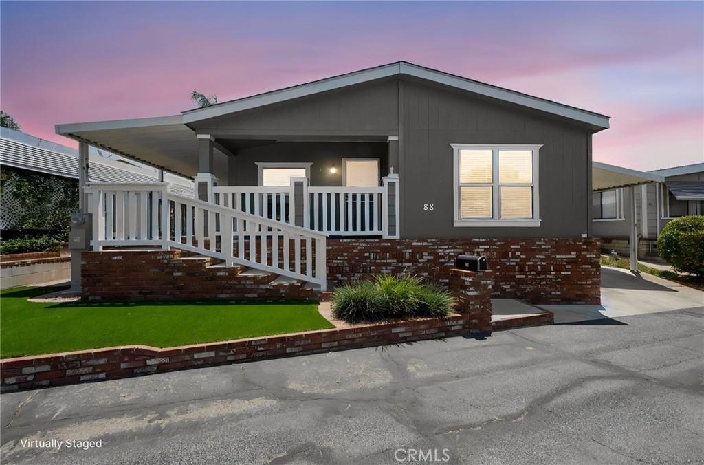 8651 Foothill Blvd 88