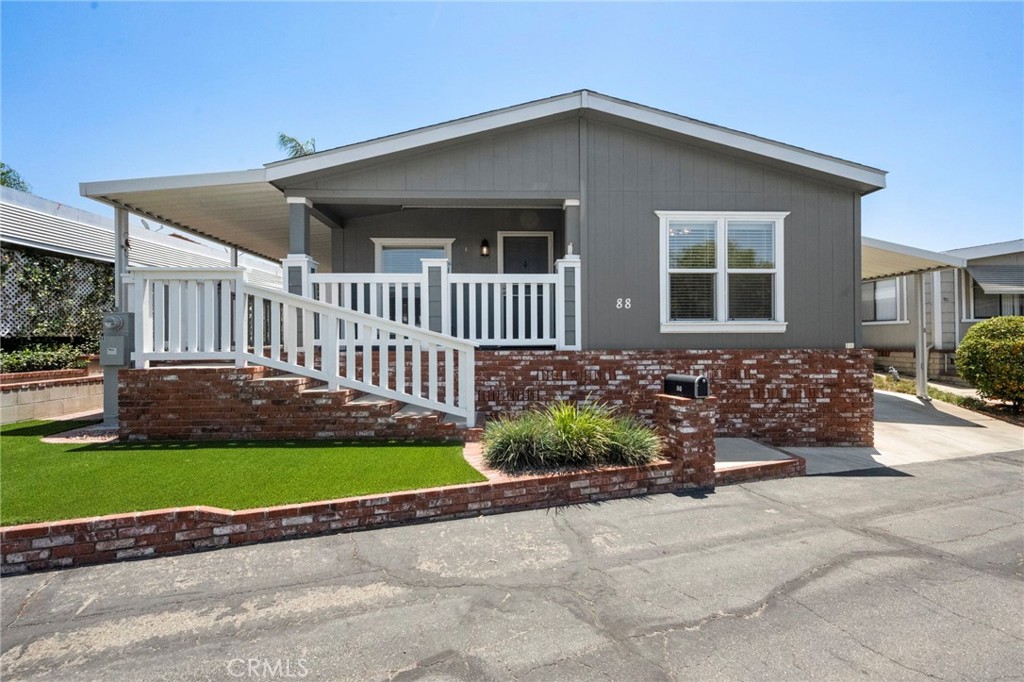 8651 Foothill Blvd 88