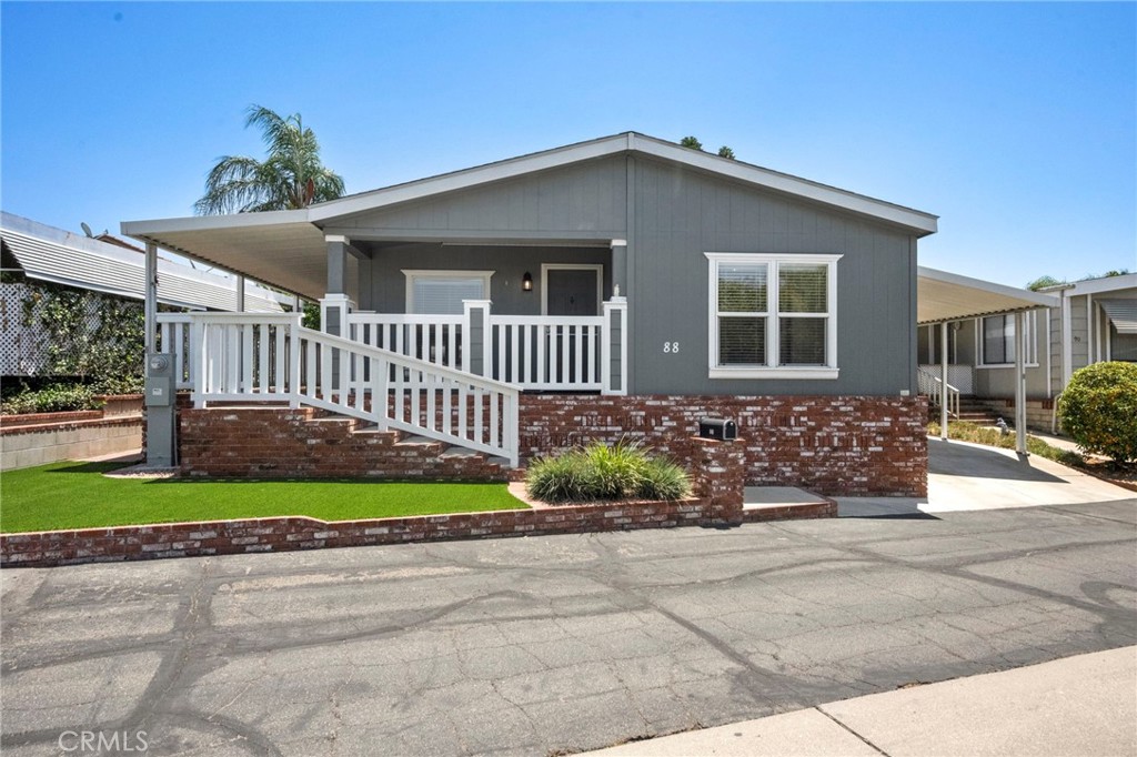 8651 Foothill Blvd 88