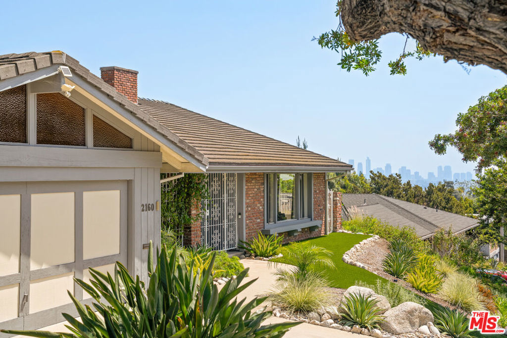 2160 Winona Boulevard