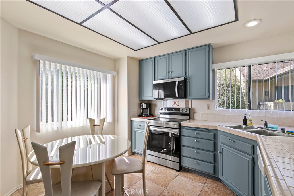 Ridge Townhomes Akins (RA) - Residential Lease