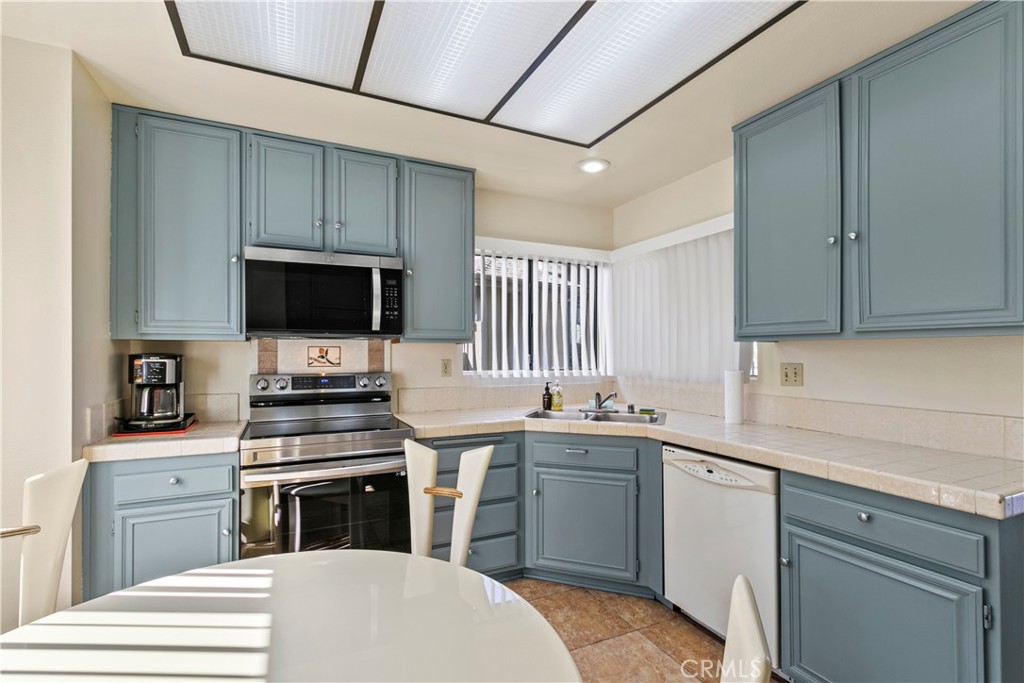 Ridge Townhomes Akins (RA) - Residential Lease