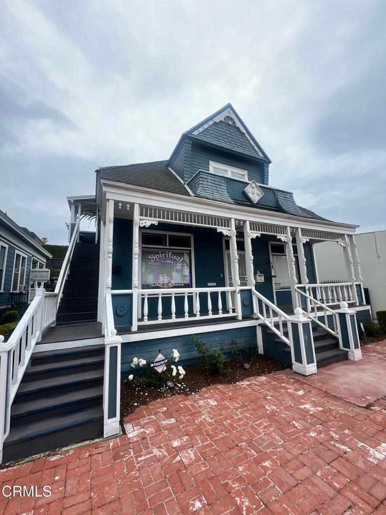 Office space available in beautiful historical building of Downtown Ventura. Three rooms total, one facing street, two in back as well as kitchen area and bathroom. Parking in back for tenants.