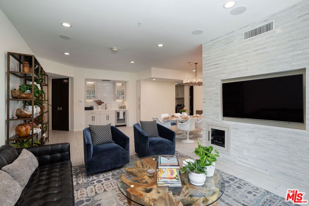 Photo of 10490 Wilshire Boulevard #702, Los Angeles, CA 90024 (MLS # 25590683)