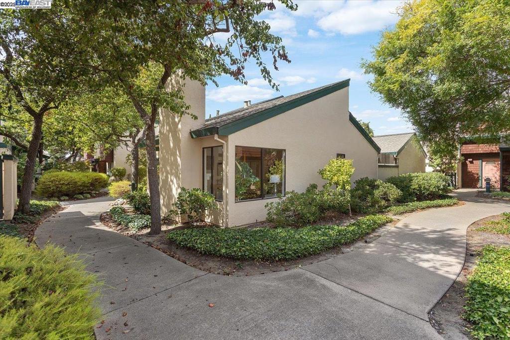 BAYWOOD - Residential