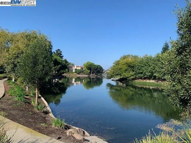 Alameda, California 94502, United States, 2 Bedrooms Bedrooms, ,2 BathroomsBathrooms,Residential,Active,220734