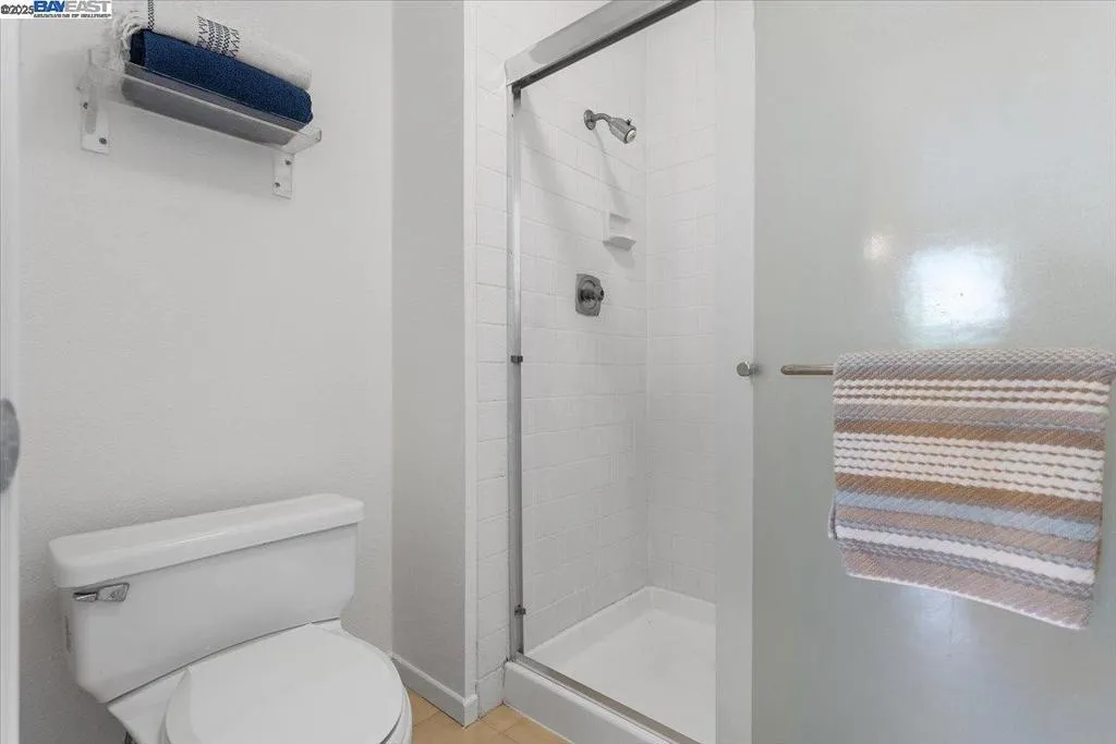 Alameda, California 94502, United States, 2 Bedrooms Bedrooms, ,2 BathroomsBathrooms,Residential,Active,220734