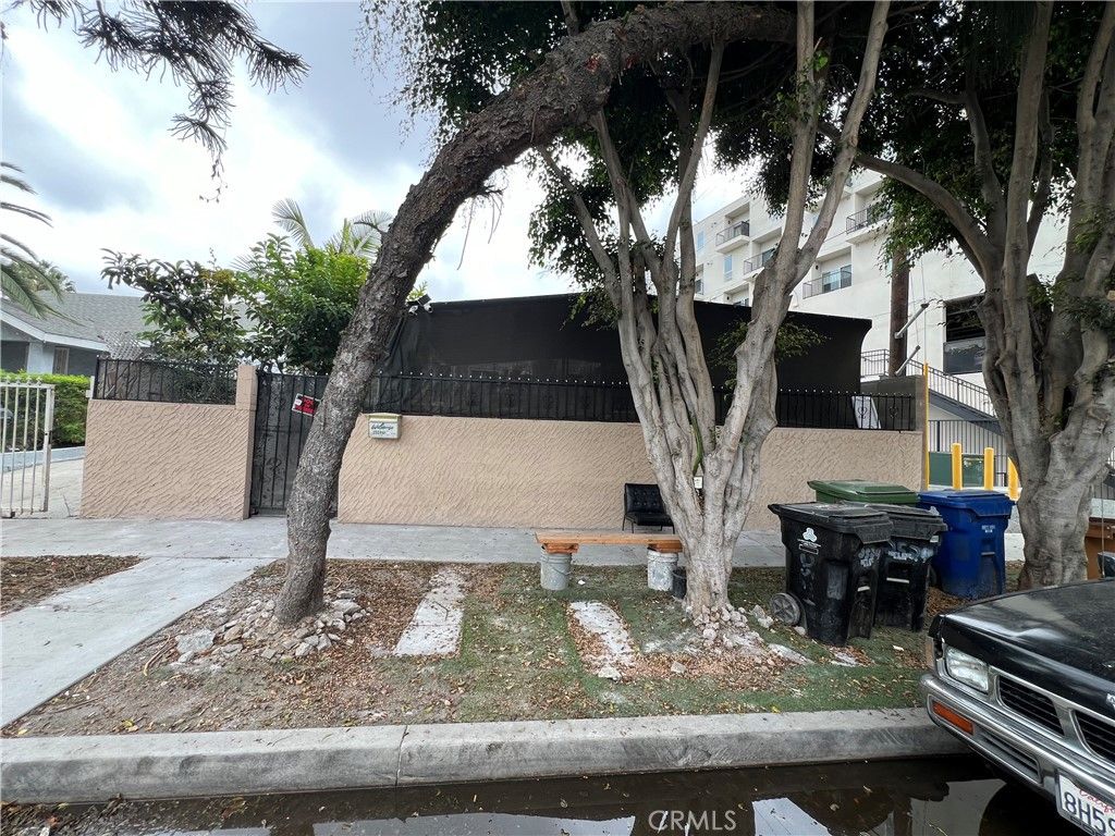 Photo of 2524 Alsace Ave Ave, Los Angeles, CA 90016 (MLS # DW25228755)