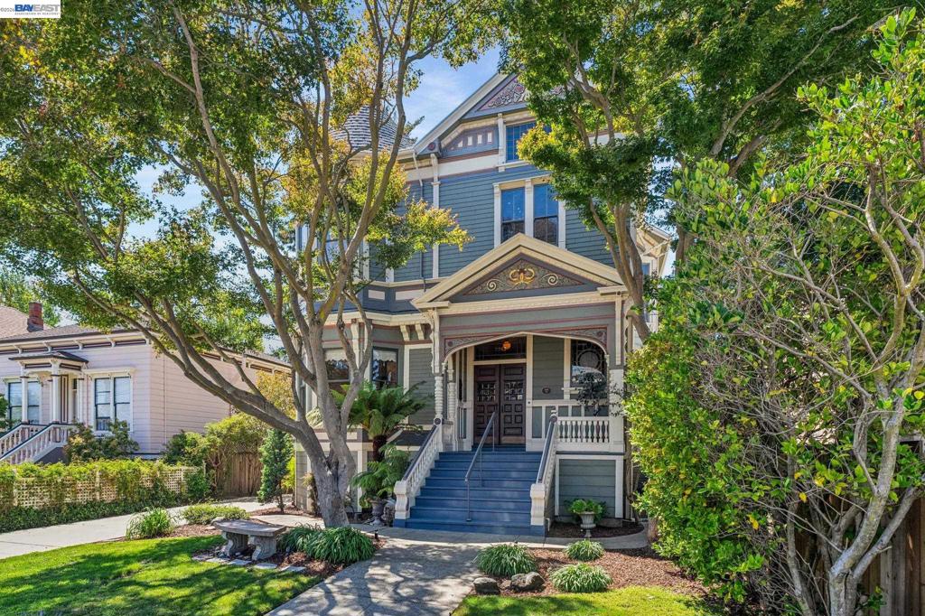 2242 San Antonio Ave
