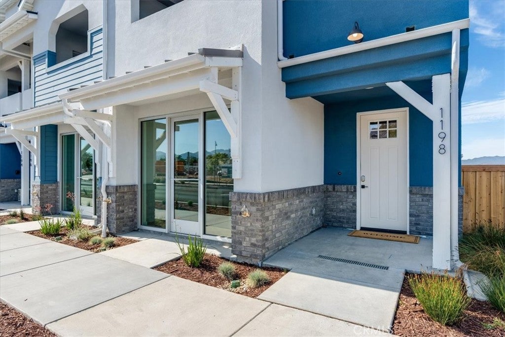 1198 Tiburon Way