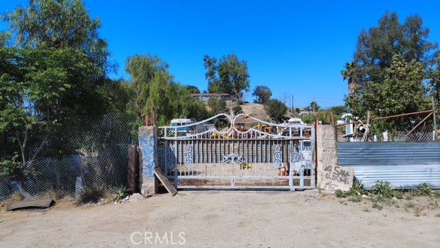 Prime Industrial Land Opportunity on High-Traffic Cajon Blvd!
Attention investors, developers, and business owners! Don’t miss this incredible opportunity to own or swap a 1-acre parcel zoned industrial in the thriving industrial corridor of San Bernardino. Located at 3612 Cajon Blvd, this property sits on a highly visible and heavily commuted street, offering outstanding exposure for your business or development project.
With close proximity to major freeways, transportation routes, and other industrial operations, this location is ideal for warehousing, manufacturing, storage, or a variety of other permitted industrial uses.
* 1 full acre – flat, usable land
* Excellent street visibility
* High traffic count and easy access
* Seller is highly motivated – open to selling or property swap!
Opportunities like this don’t come around often—especially in such a strategic location. Whether you're looking to expand your operations, develop a new facility, or make a solid long-term investment, this is your chance!
