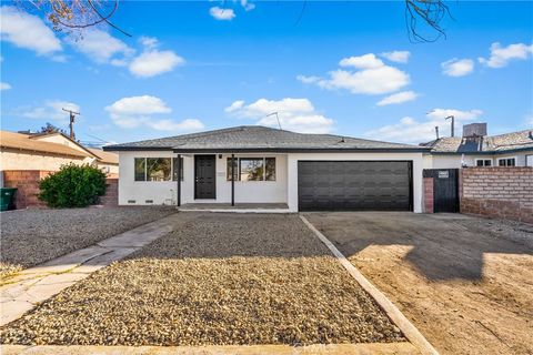 Photo of 638 W Avenue H, Lancaster, CA 93534 (MLS # SR25269148)