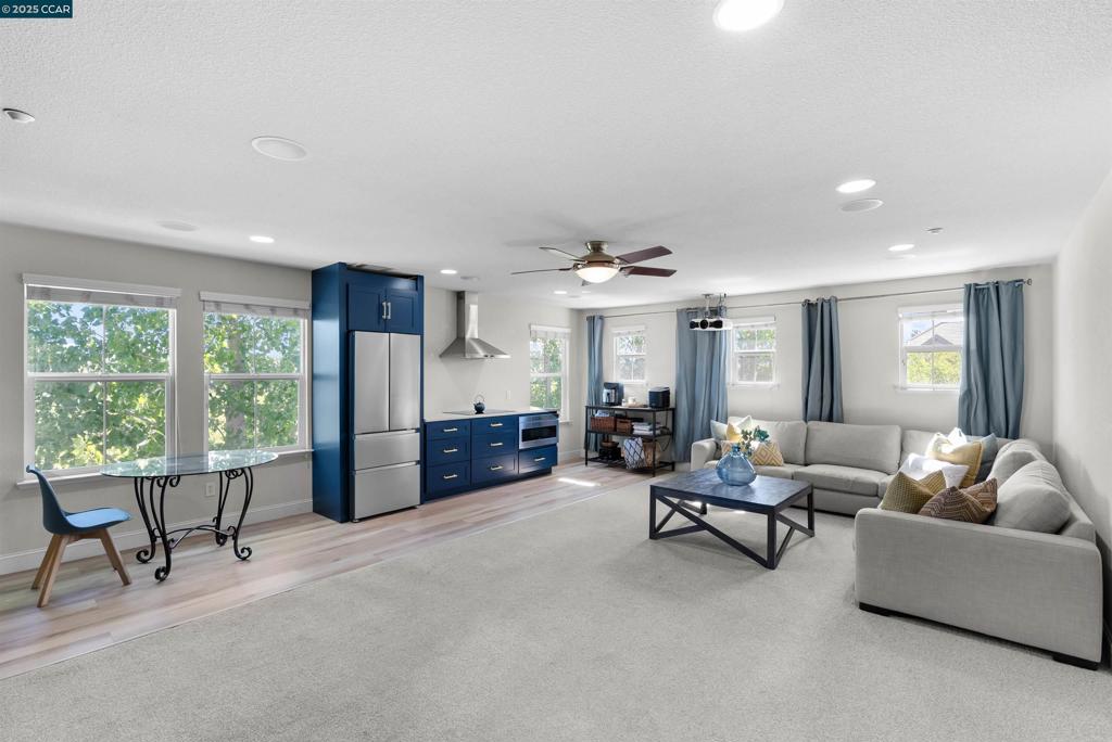 OAKLEY - Residential