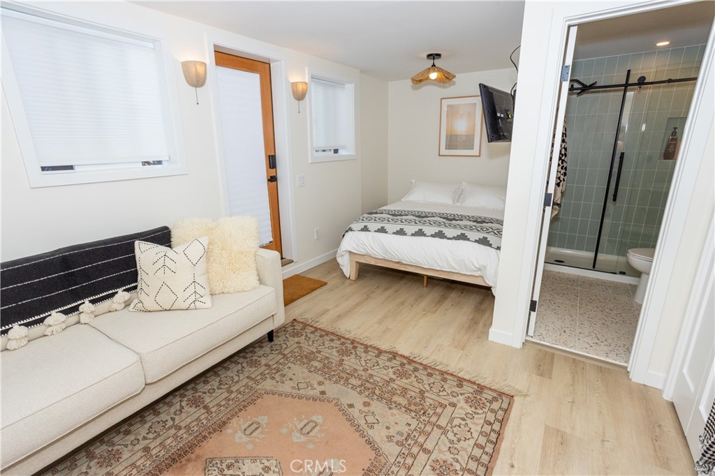 160 Avenida Florencia C