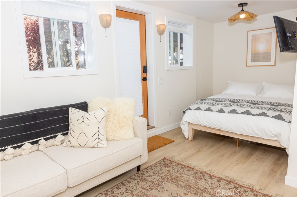 160 Avenida Florencia C