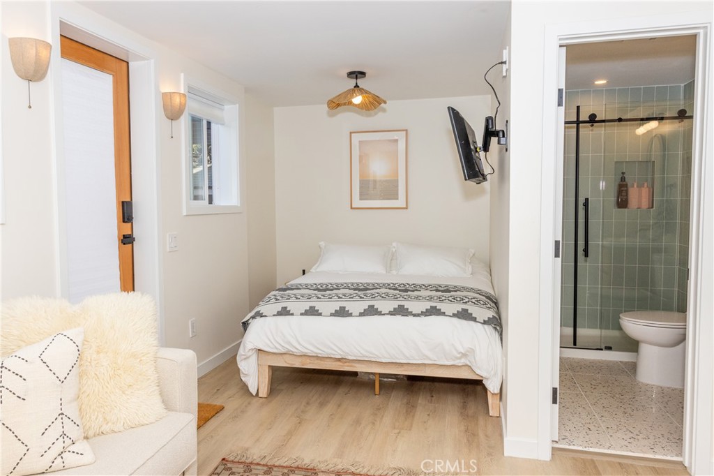 160 Avenida Florencia C