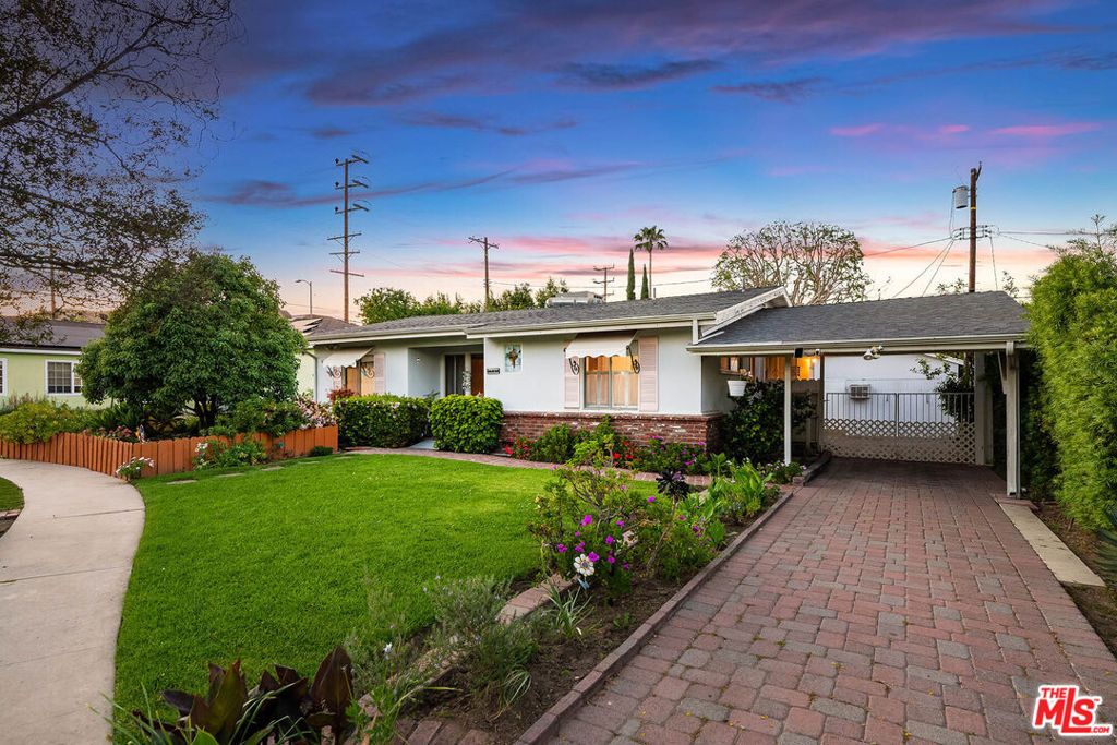 Photo of 16851 Weddington Street, Encino, CA 91436 (MLS # 26673161)