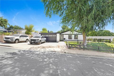 Photo of 28038 Lakehurst AVE, Canyon Country, CA 91351 (MLS # SR26151522)