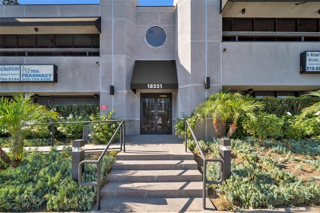 This ground-floor clinic space available for lease within a well-maintained medical office building in Northridge, CA. This approximately 1,120 square foot unit is situated in a prime location, offering excellent visibility and accessibility. The property is strategically located across the street from the hospital, enhancing its appeal to potential clients and staff. The building's well-maintained exterior and interior spaces provide a professional environment suitable for medical practitioners seeking a ready-to-use clinic space.