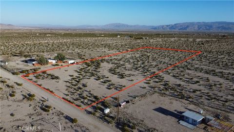 Photo of 758 Papoose Trail, 29 Palms, CA 92277 (MLS # HD25122189) Photo of 758 Papoose Trail, 29 Palms, CA 92277 (MLS # HD25122189)