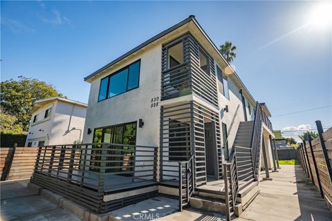 Photo of 528 Westminster Avenue, Venice, CA 90291 (MLS # SB25267049)