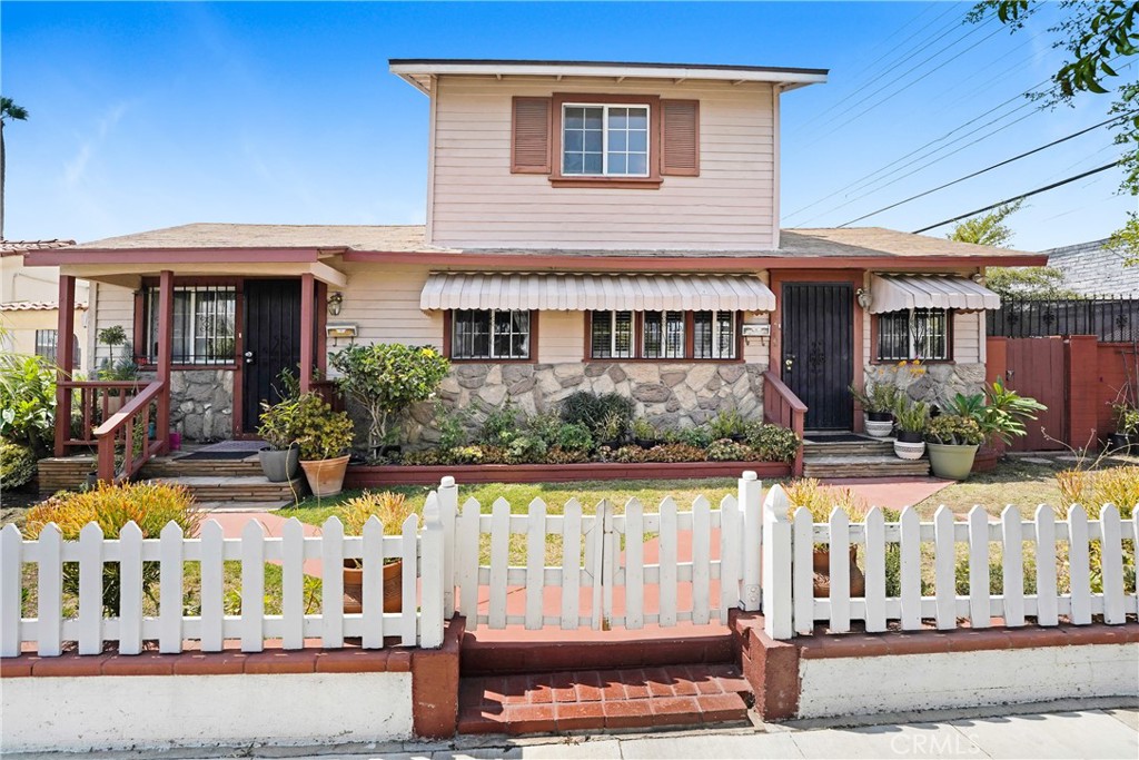 MOTIVATED SELLER! Home Sweet Home . . . X 2 ! BOTH UNITS DELIVERED 100% VACANT + PLENTY OF ROOM FOR ADU. . . . Sharp Duplex situated in a prime location of Mid-City LA. Terrific curb appeal. Gated entrance. Lush landscaping thru out. UNIT 1421: Offers 2bd/1ba, vaulted ceilings in living room, spacious kitchen w/ ample cabinet and counter space. Inside Laundry. Both Bedrooms offer ample living/closet space. Unit 1419: Offers 3bd/2ba two story home. Spacious living rm, huge kitchen w/custom cabinet and counter space and vaulted ceilings. Custom tile flooring thru out, All three bedrooms offer ample living/closet space. ONE BEDROOM/BATHROOM DOWN STAIRS. Jack-and-Jill bathroom upstairs services TWO BEDROOMS. Inside Laundry HUGE BACK YARD w/ gazebo, two large storage sheds, lush landscaping, and an electric gated entrance from the alley. 3-4 cars can easily park in driveway/back yard. Minutes from Beverly Hills, Culver City, Downtown Los Angeles and The Grove.
