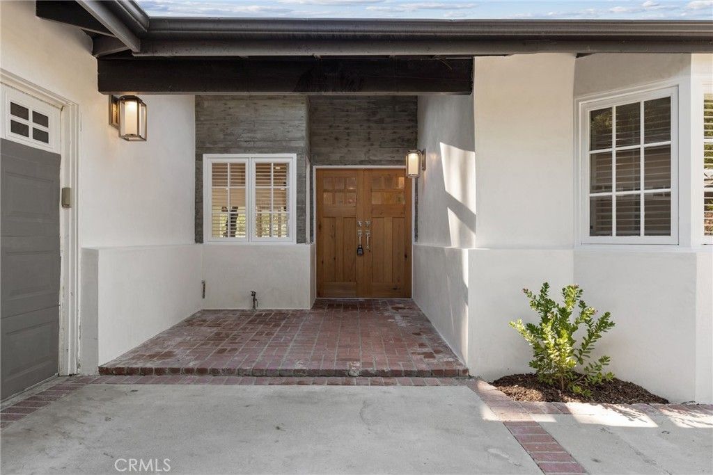 Photo of 23312 Ostronic Dr, Woodland Hills, CA 91367 (MLS # SR26073865)