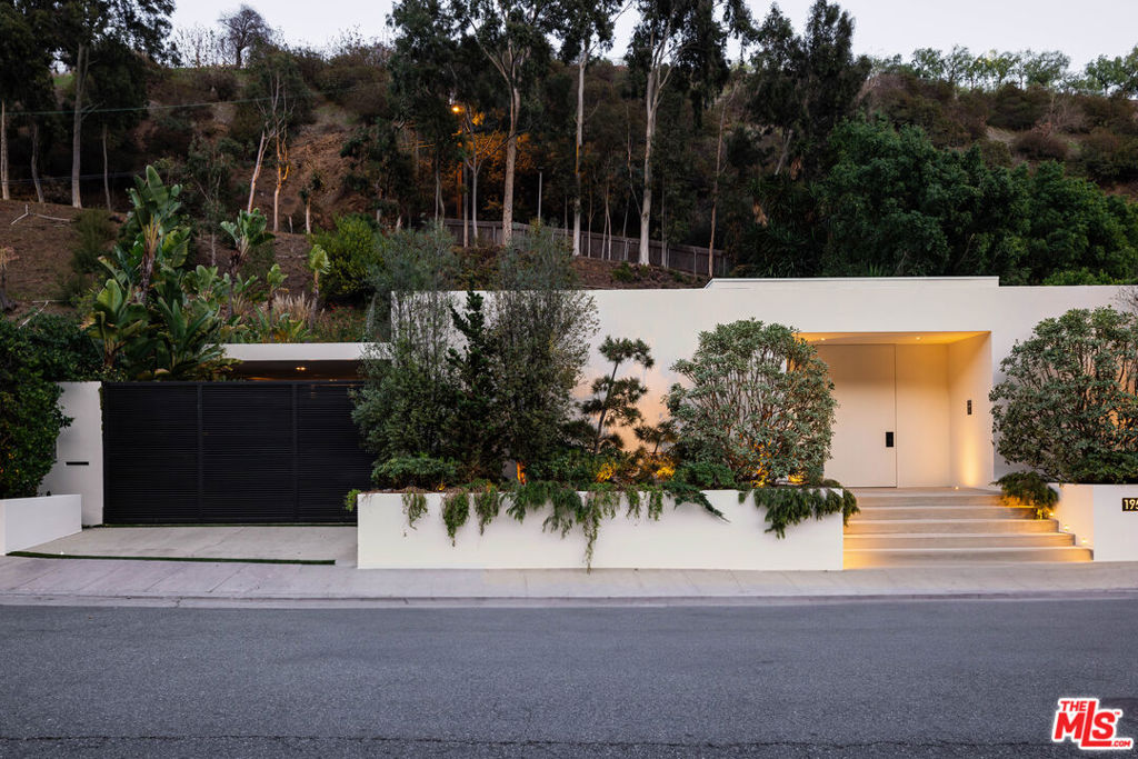 1952 N Beverly Drive