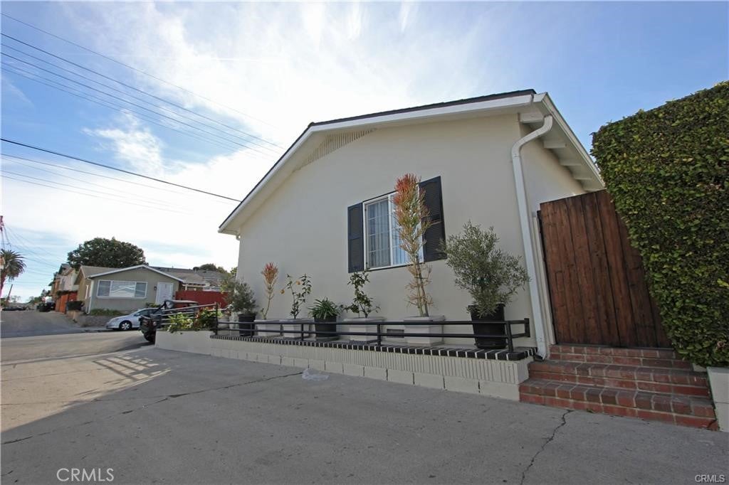 578 W 23rd