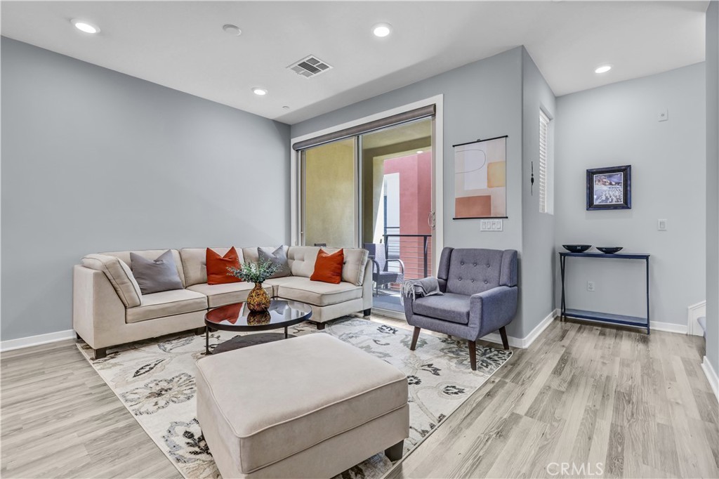 212 Paramount