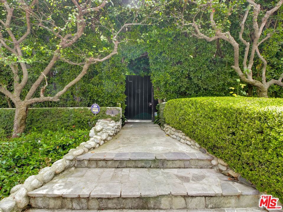 Photo of 1327 N Hayworth Avenue, West Hollywood, CA 90046 (MLS # 26986315)