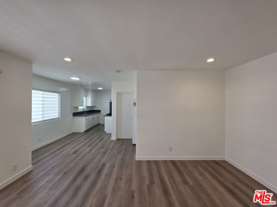 Photo 1 of 38 — 2009 Carnegie Lane 7, Redondo Beach, CA 90278
