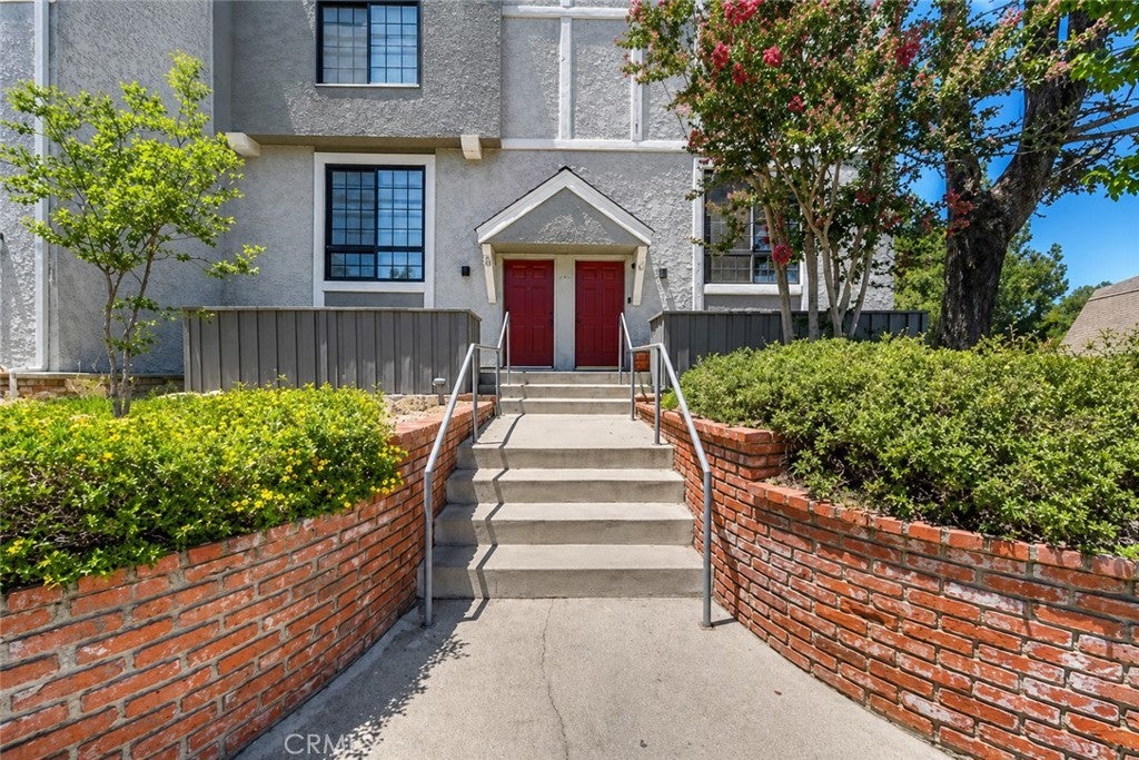 18100 Burbank 14