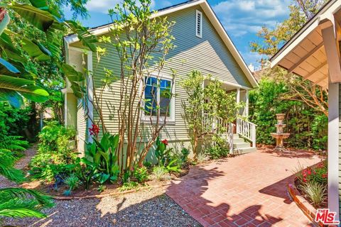 Photo of 866 N Doheny Drive, West Hollywood, CA 90069 (MLS # 25607517)