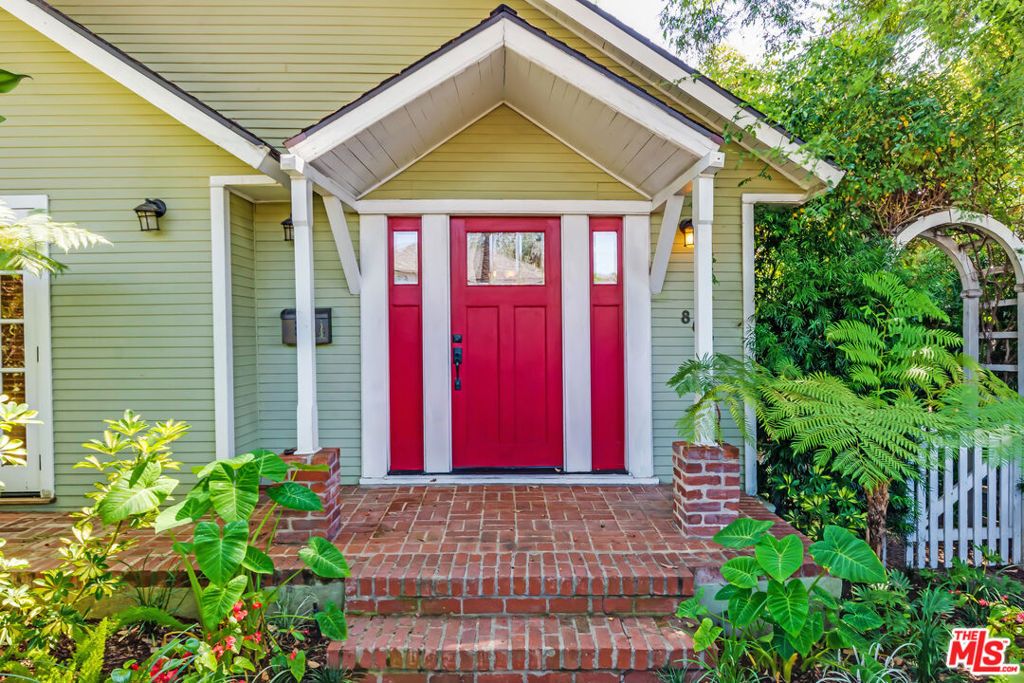 Photo of 866 N Doheny Drive, West Hollywood, CA 90069 (MLS # 25607517)