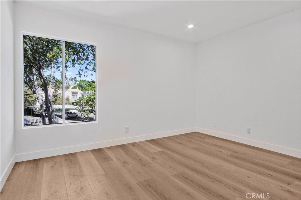 Photo of 5700 Etiwanda Avenue #288, Tarzana, CA 91356 (MLS # SR26157599)