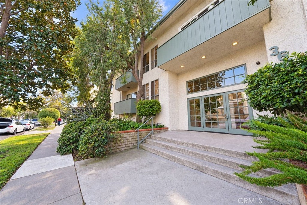 Photo of 3649 Glendon Avenue, Los Angeles, CA 90034 (MLS # CV26221781)